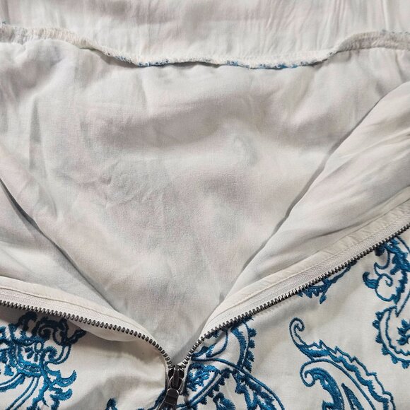 Alice + Olivia Blue White Paisley Mini Dress Size 6 | Ruffle Hem Summer Vacation - Picture 7 of 16